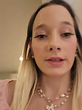 Chat +18 de Chloe_StClaire ao vivo