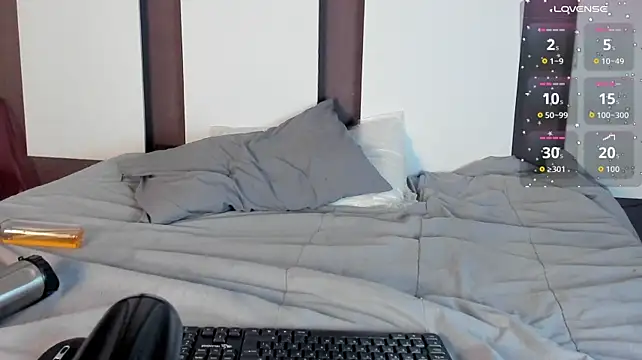 BullSmoke19 live XXX chat