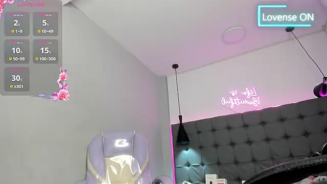 XXX chat uživo modela scarletcherry18