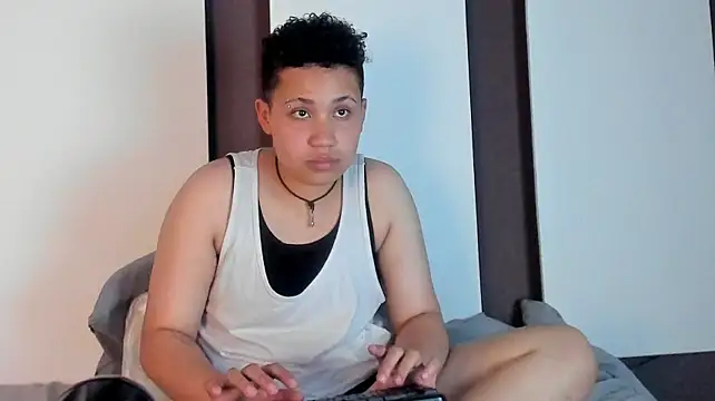 BullSmoke19 Live XXX-chat