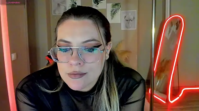 MiraTorson Adlı Modelin Canlı XXX Sohbeti