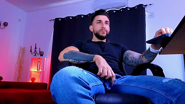 MightyAaron66 Live XXX-Chat