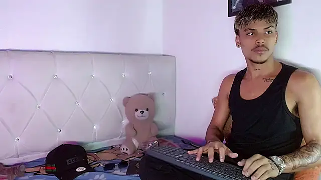 Angel_foxc13 élő XXX-chatje