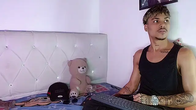 Angel_foxc13 即時 XXX 聊天