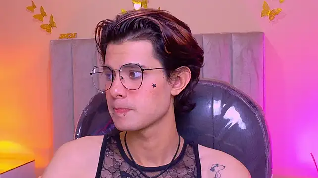 แชท XXX สดของ Derek_Sinn