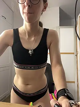 MartiniiSelenna's Live XXX Chat