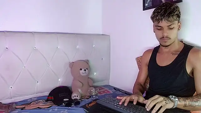 Chat +18 de Angel_foxc13 ao vivo