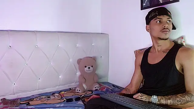 XXX chat uživo modela Angel_foxc13