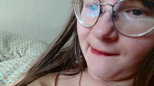 Chat XXX en directo de KiraGoldens