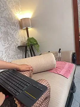 Emilygh1_'s Live XXX Chat