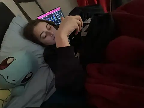 Snowbunnycake_131's Live XXX Chat