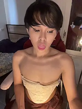 แชท XXX สดของ Plaxxxtique