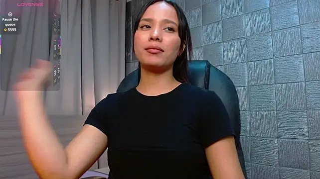 Ivonne_Latina's Live Chat Room