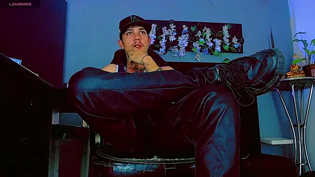 XXX chat uživo modela HannibalLester