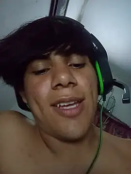 Isaias18RT Chat XXX in diretta
