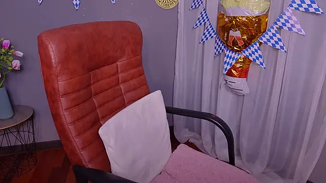 Chat XXX en directo de KiraSmiling