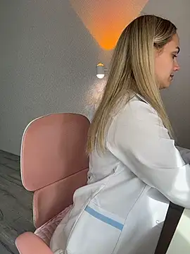 Juuice's Live XXX Chat