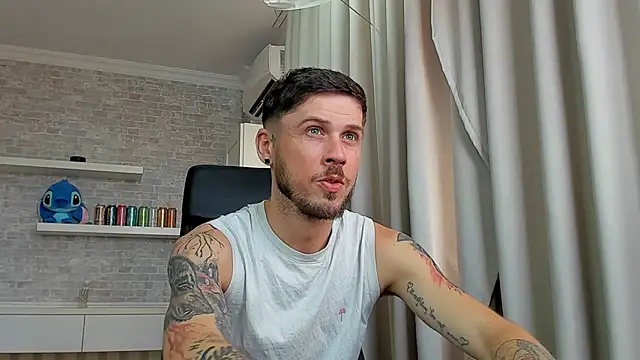 Chat XXX en directo de JonahShaw