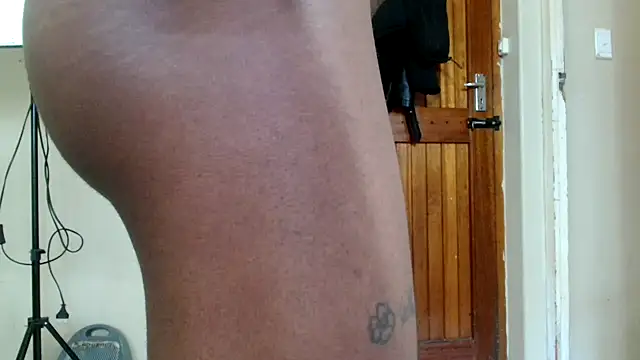 KinkyJXxX's Live XXX Chat