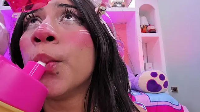 miss___megan Adlı Modelin Canlı XXX Sohbeti