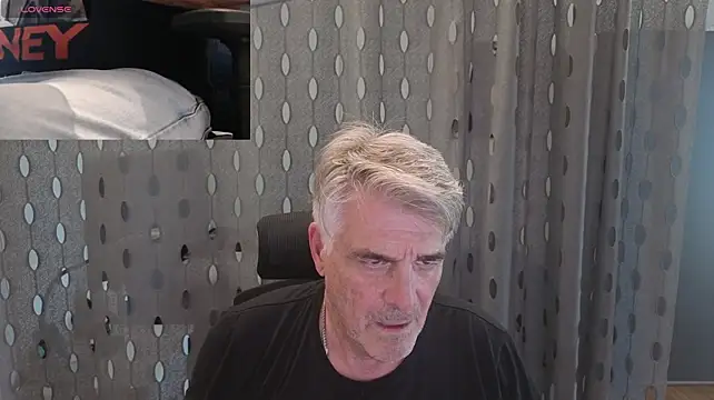 Онлайн чат XXX DirtyDaddy_CH