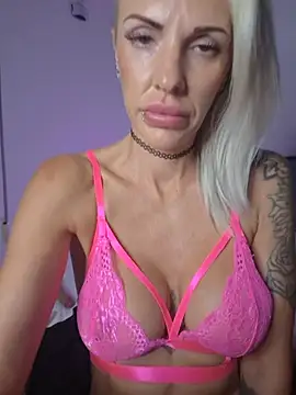 Chatroom XXX en direct de UK_Tall_Barbie_Slut