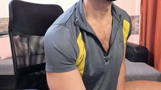 HotHunkTrainer Adlı Modelin Canlı XXX Sohbeti
