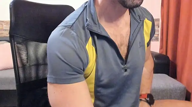 Онлайн чат XXX HotHunkTrainer