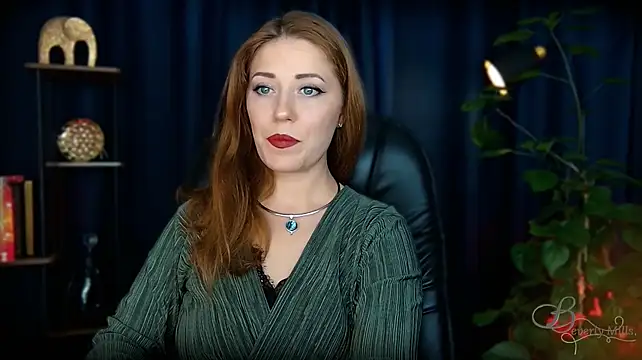 MissBeverlyMills: онлайн-секс-чат