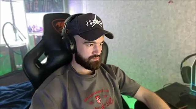 Chatroom XXX en direct de _Serious_Man