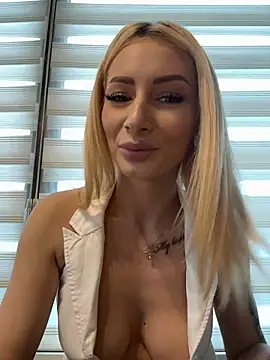 Chat +18 de AngieShae ao vivo