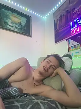 Chat +18 de Toyjungee ao vivo