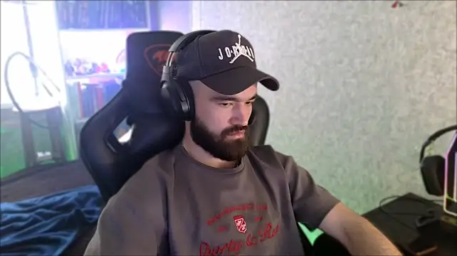 XXX chat uživo modela _Serious_Man