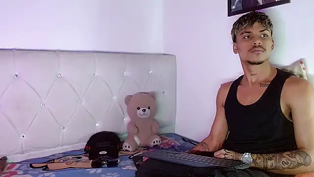Angel_foxc13のライブXXXチャット
