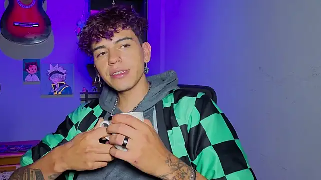 Онлайн чат XXX MikeyKuro