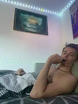 Toyjungeen Live XXX chat