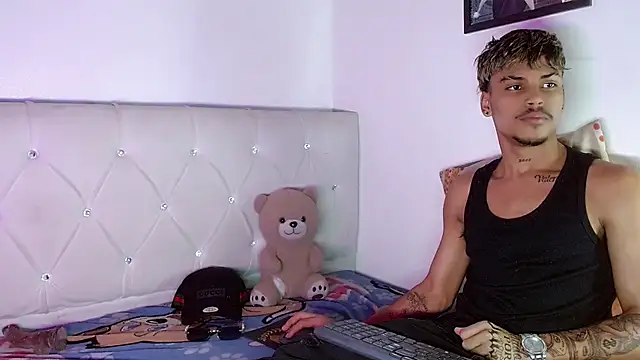 Angel_foxc13のライブXXXチャット