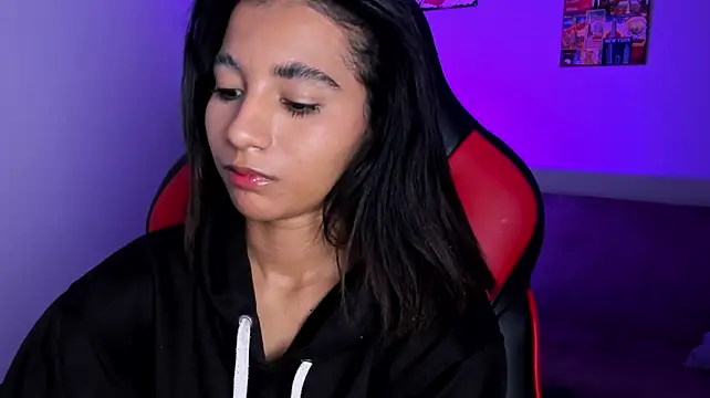 Emily_bruss লাইভ XXX চ্যাট