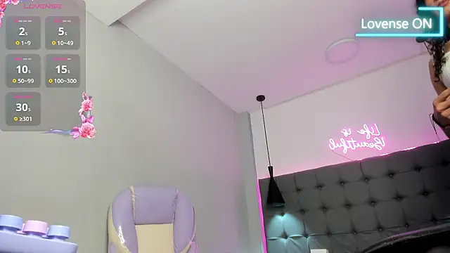 scarletcherry18 élő XXX-chatje