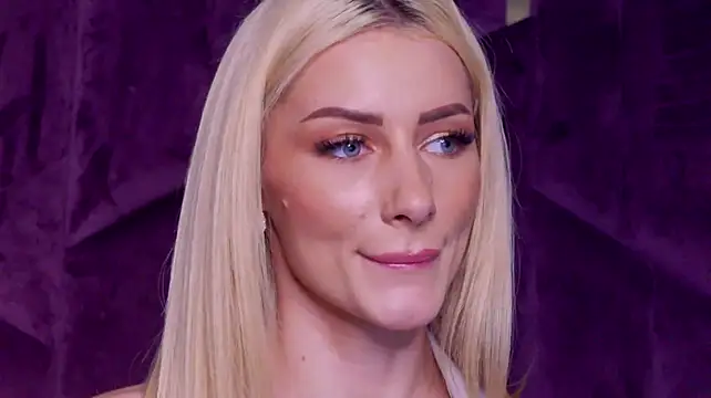 AngieShae élő XXX-chatje