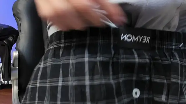 Benji23_'s Live XXX Chat