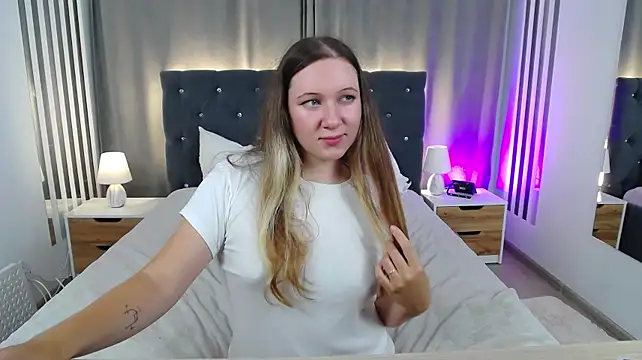 Chatroom XXX en direct de AliceBrook_