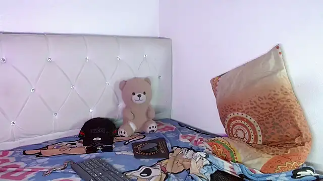 XXX chat uživo modela Angel_foxc13