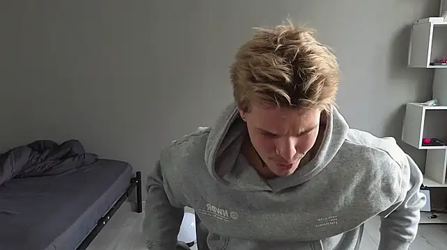 DENIS_HERE élő XXX-chatje