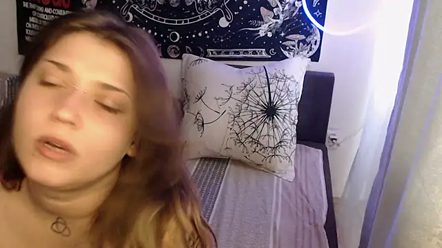 AlienforTwenty Chat XXX live