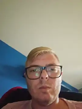 Chat +18 de blondeboy92 ao vivo