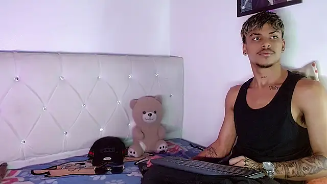 Angel_foxc13 即時 XXX 聊天