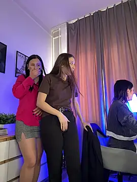 CherryBombs- élő XXX-chatje