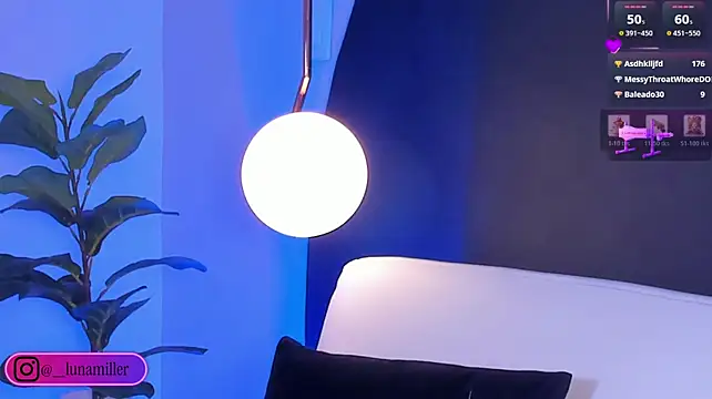 lunamiller_01's Live Chat Room