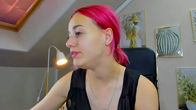Liinda_Lee's Live Chat Room